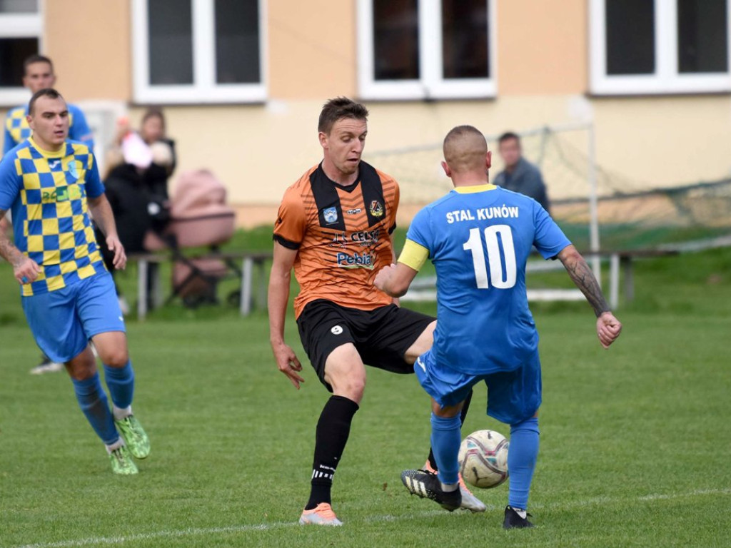 IV runda Okręgowego Pucharu Polski. *Stal Kunów - KSZO 1929 Ostrowiec Świętokrzyski 0:4 (0:1)