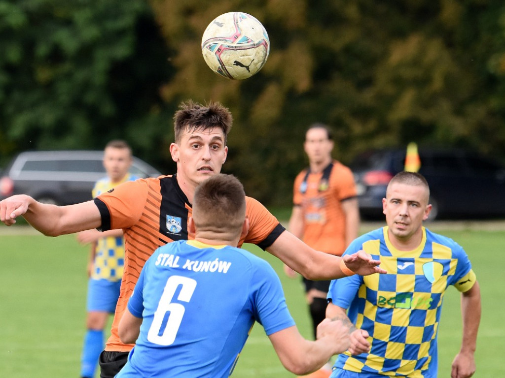 IV runda Okręgowego Pucharu Polski. *Stal Kunów - KSZO 1929 Ostrowiec Świętokrzyski 0:4 (0:1)