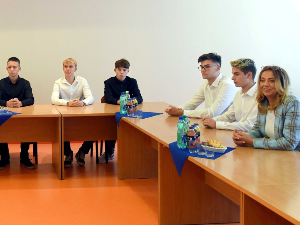 Był nawet tort ze zdjęciem mistrzów Polski. Złoci medaliści wyróżnieni przez władze powiatu (zdjęcia)