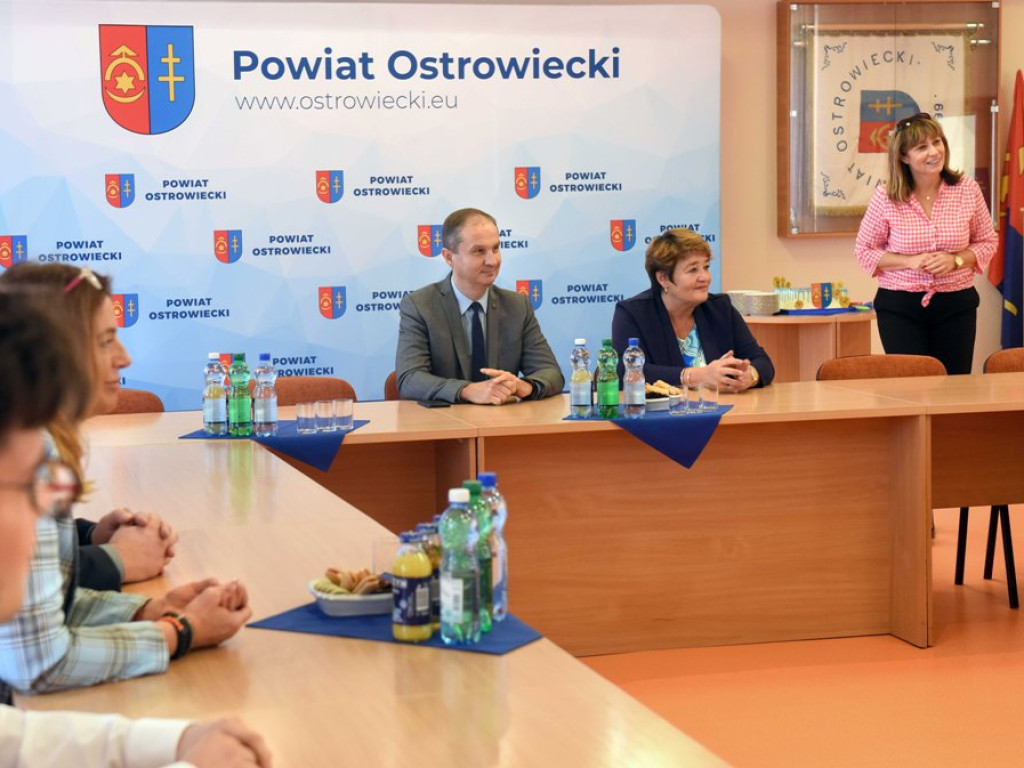 Był nawet tort ze zdjęciem mistrzów Polski. Złoci medaliści wyróżnieni przez władze powiatu (zdjęcia)