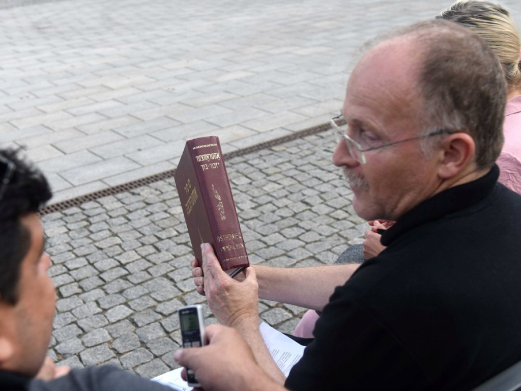 Odnaleziony wiersz świadectwem zagłady Żydów i likwidacji ostrowieckiego getta. Będzie identyfikacja masowego grobu na Kirkucie (zdjęcia)