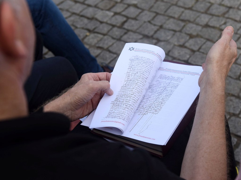 Odnaleziony wiersz świadectwem zagłady Żydów i likwidacji ostrowieckiego getta. Będzie identyfikacja masowego grobu na Kirkucie (zdjęcia)
