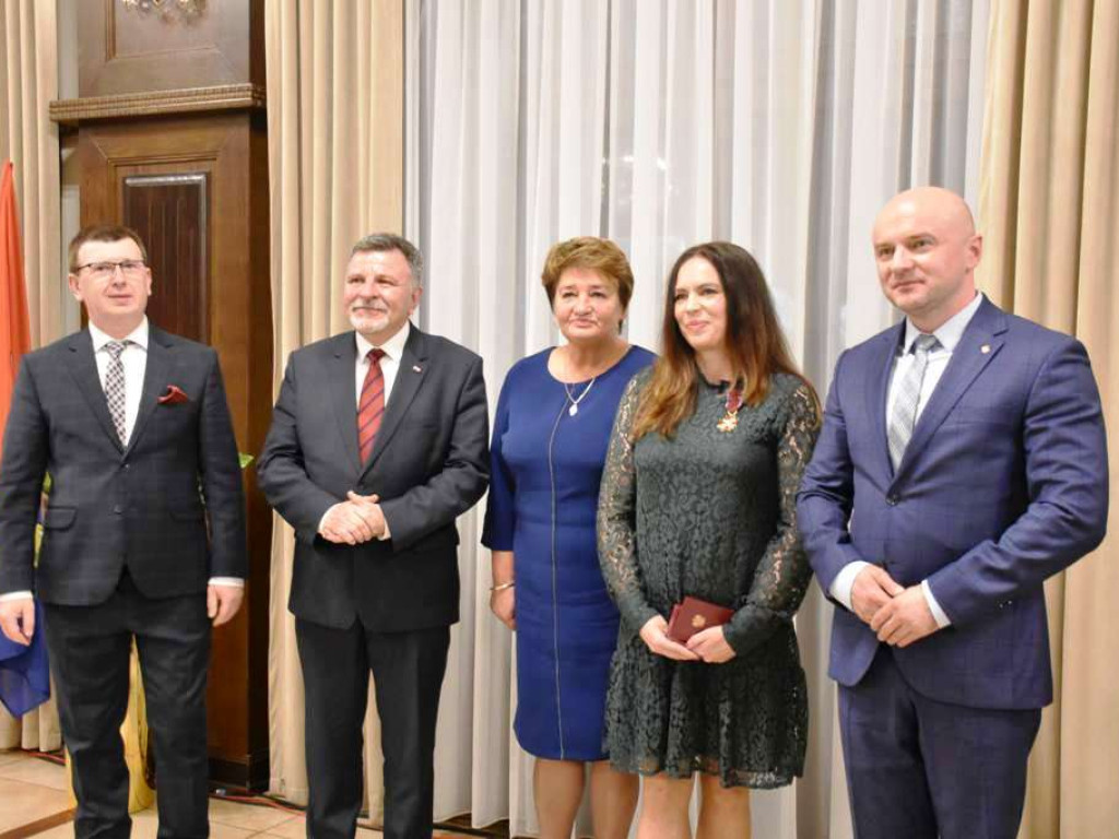 Dzień Edukacji Narodowej w Ostrowu Świętokrzyskim. Nagrody dla nauczycieli! (zdjęcia)