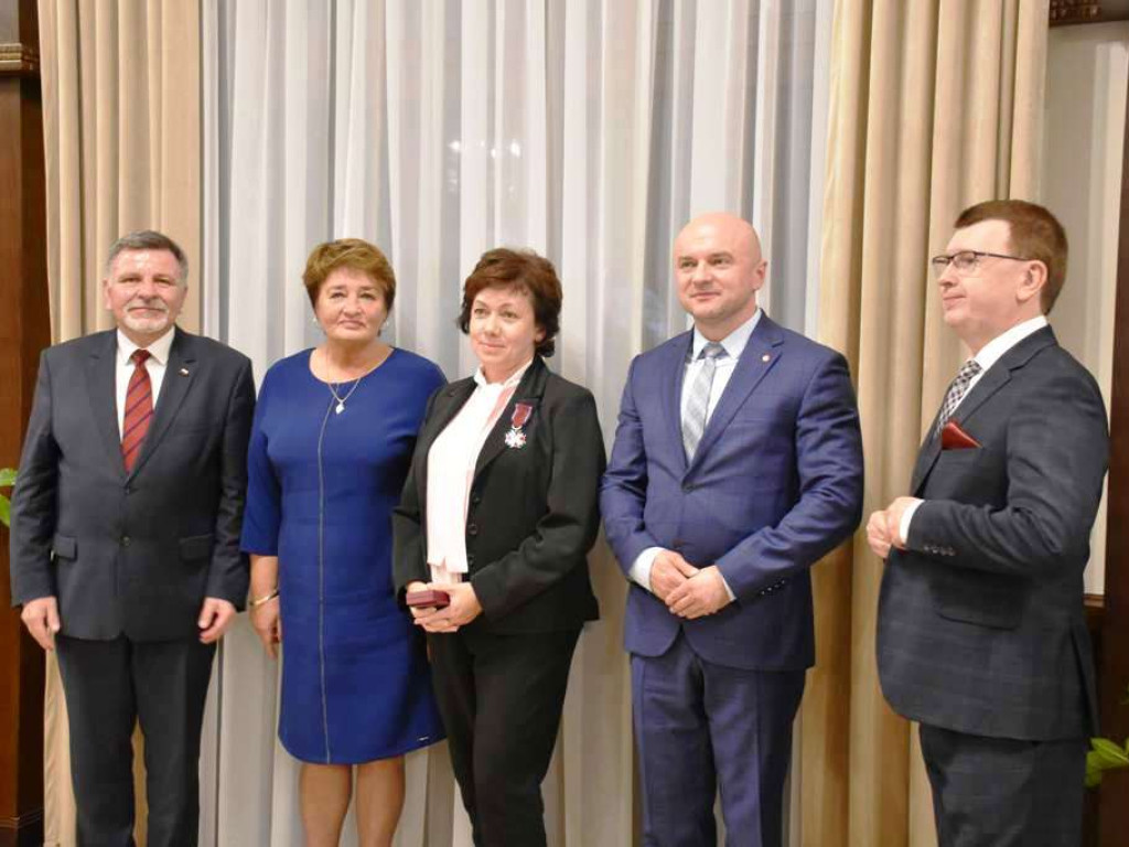 Dzień Edukacji Narodowej w Ostrowu Świętokrzyskim. Nagrody dla nauczycieli! (zdjęcia)