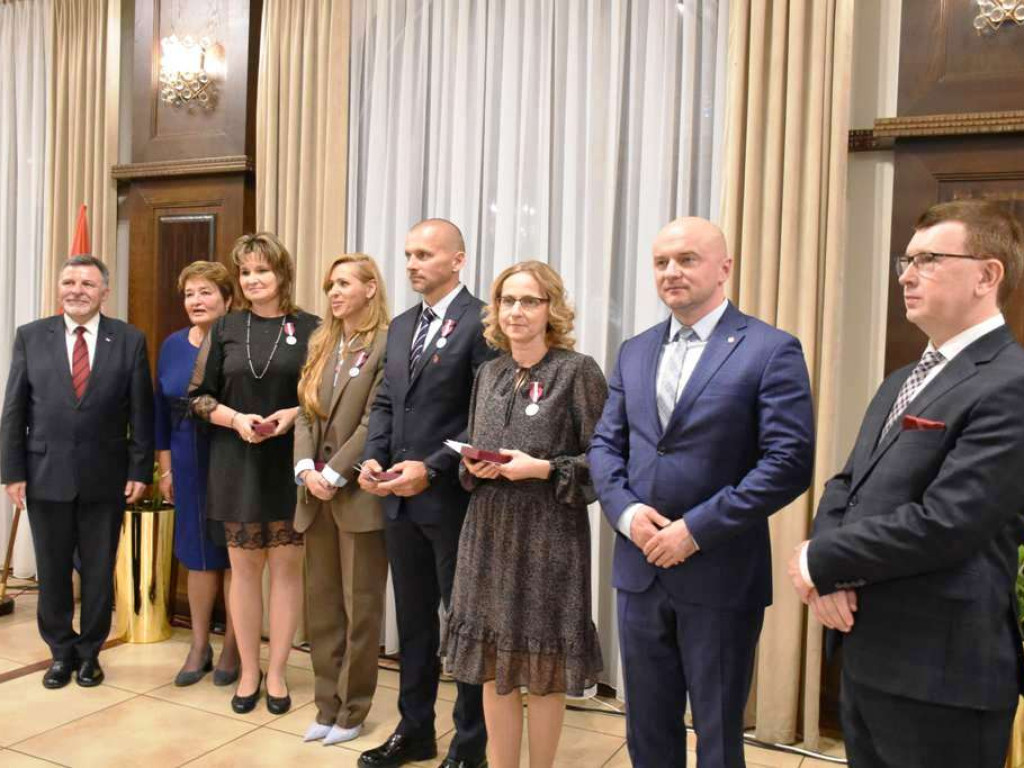 Dzień Edukacji Narodowej w Ostrowu Świętokrzyskim. Nagrody dla nauczycieli! (zdjęcia)