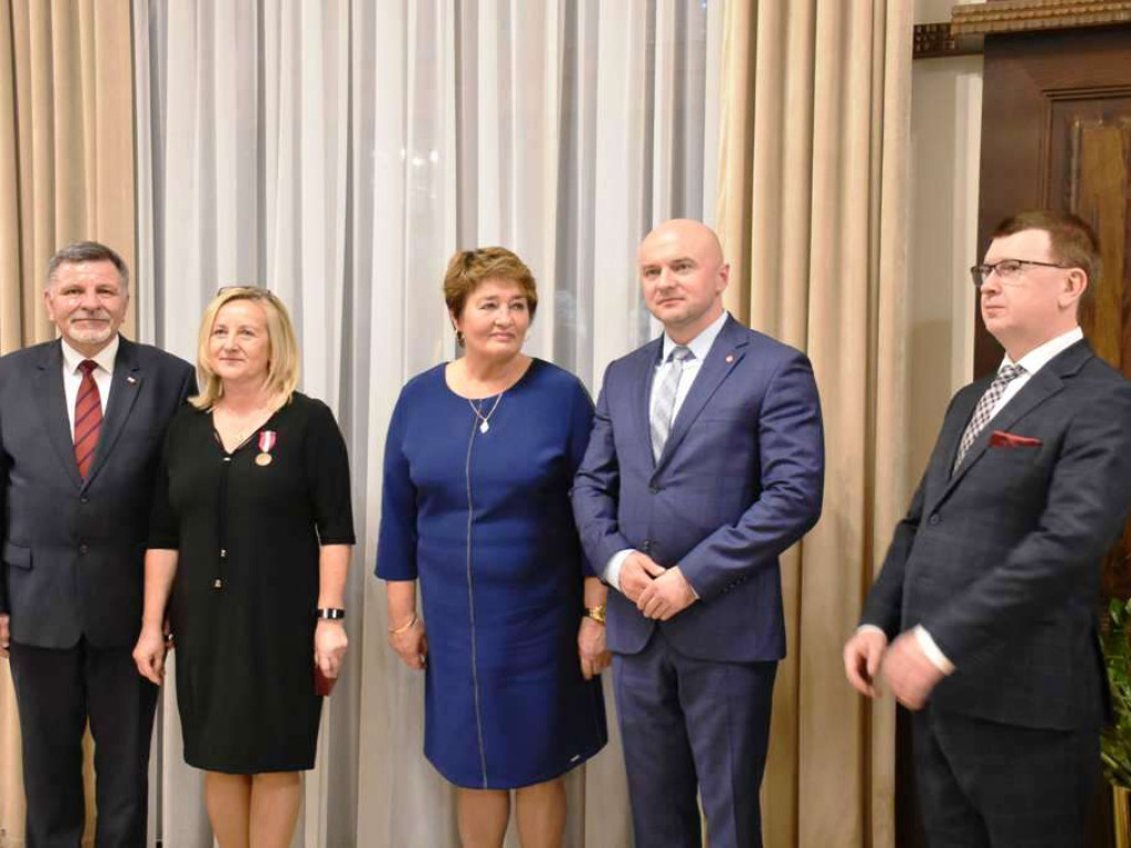 Dzień Edukacji Narodowej w Ostrowu Świętokrzyskim. Nagrody dla nauczycieli! (zdjęcia)