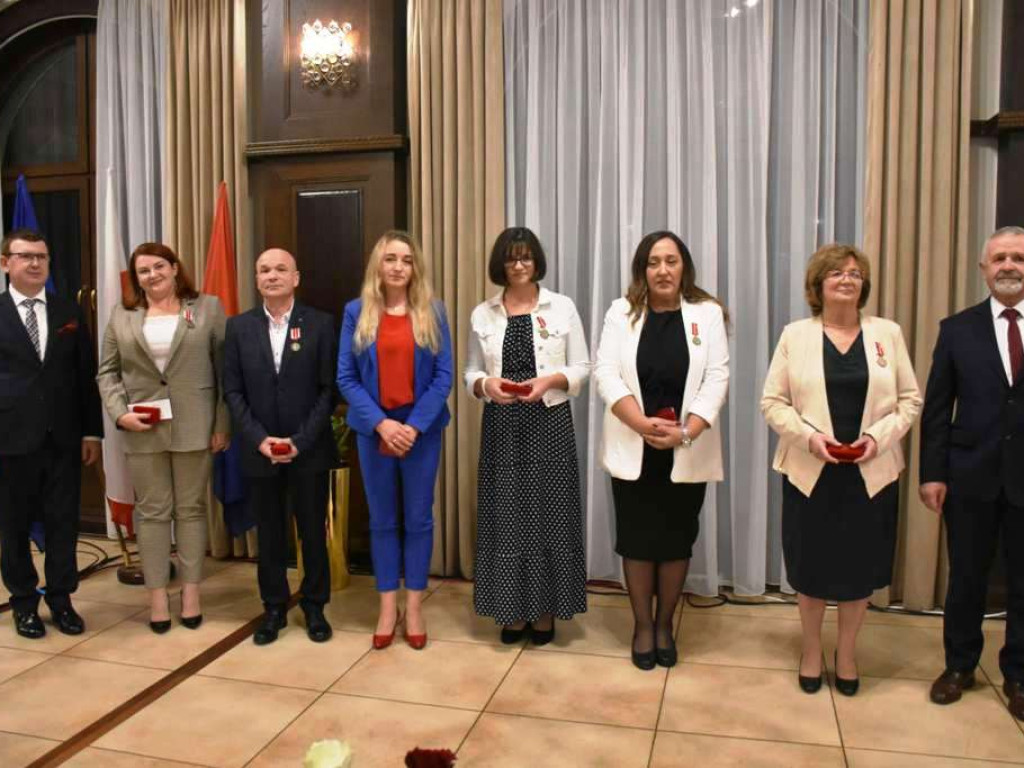 Dzień Edukacji Narodowej w Ostrowu Świętokrzyskim. Nagrody dla nauczycieli! (zdjęcia)