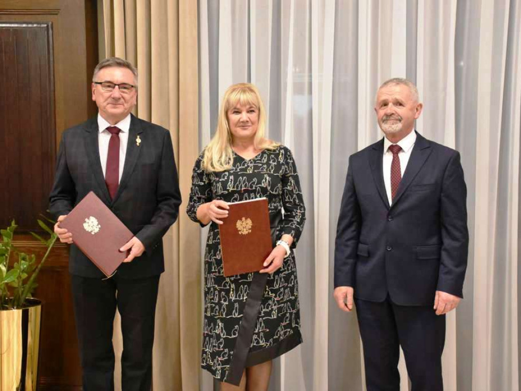 Dzień Edukacji Narodowej w Ostrowu Świętokrzyskim. Nagrody dla nauczycieli! (zdjęcia)