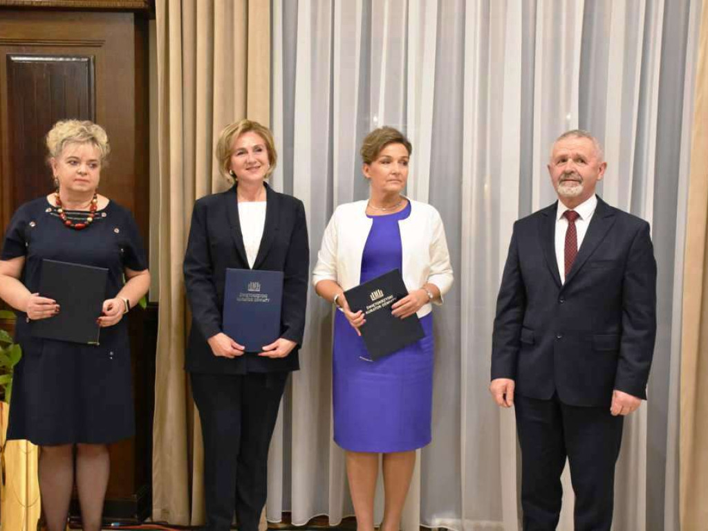 Dzień Edukacji Narodowej w Ostrowu Świętokrzyskim. Nagrody dla nauczycieli! (zdjęcia)