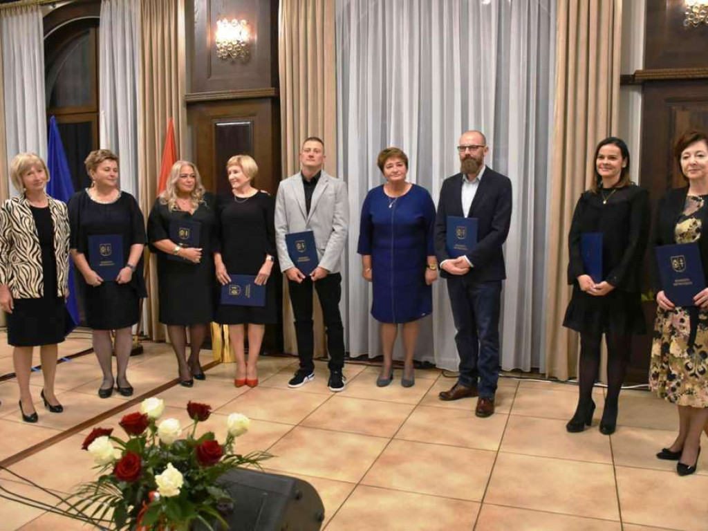 Dzień Edukacji Narodowej w Ostrowu Świętokrzyskim. Nagrody dla nauczycieli! (zdjęcia)