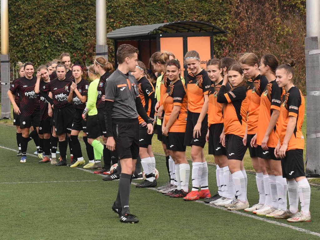 III liga piłkarska kobiet. Grupa IV. *KSZO 1929 Ostrowiec Świętokrzyski - Naprzód Sobolów 0:1