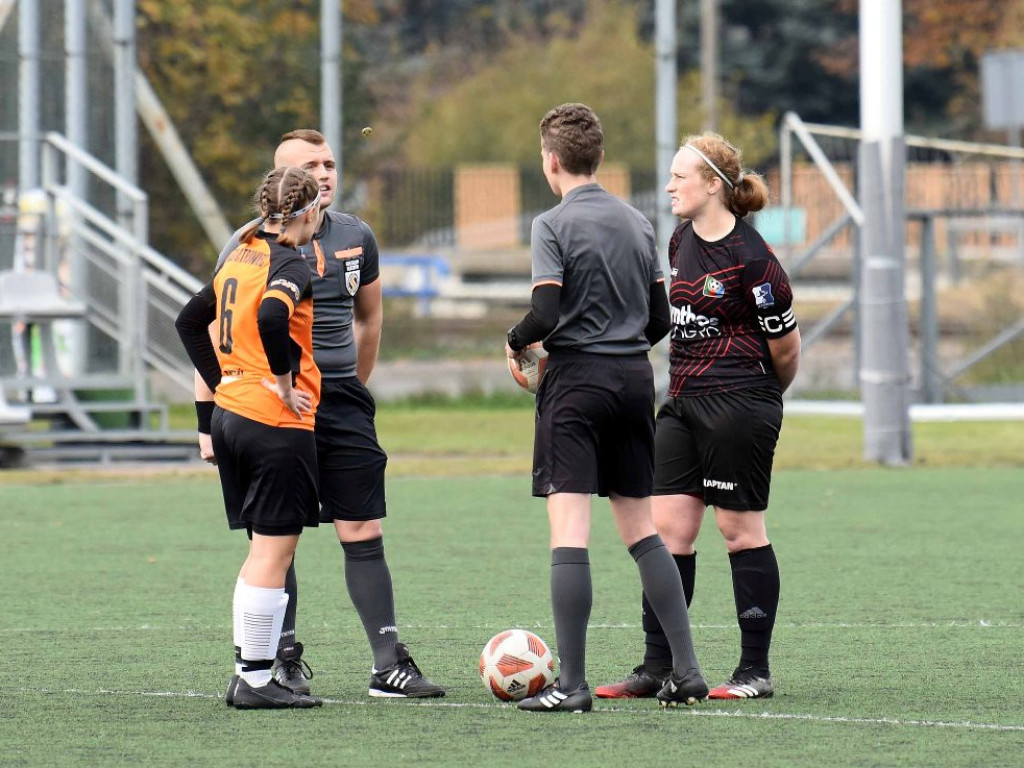 III liga piłkarska kobiet. Grupa IV. *KSZO 1929 Ostrowiec Świętokrzyski - Naprzód Sobolów 0:1