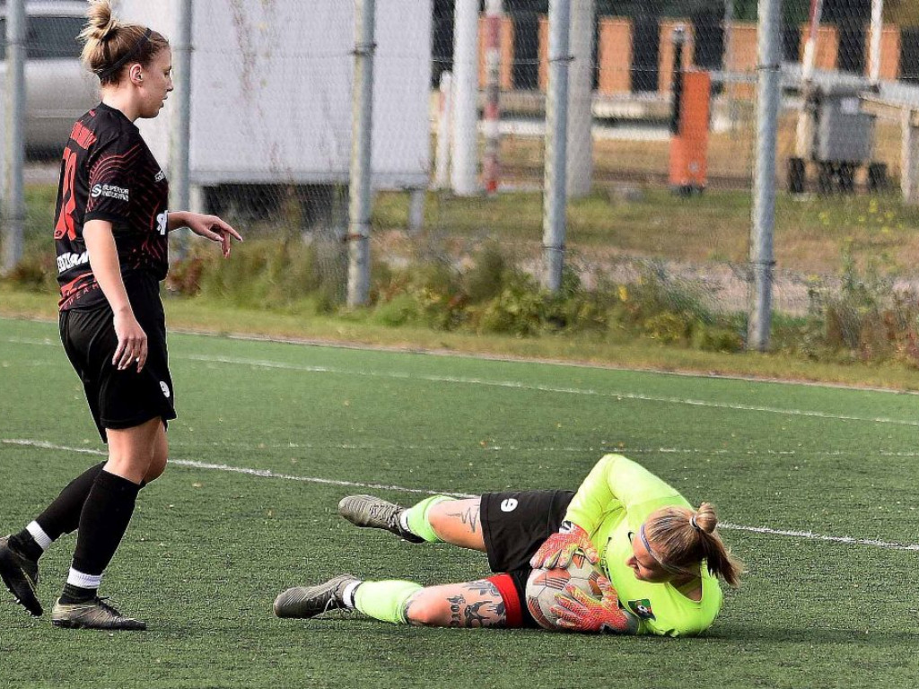 III liga piłkarska kobiet. Grupa IV. *KSZO 1929 Ostrowiec Świętokrzyski - Naprzód Sobolów 0:1