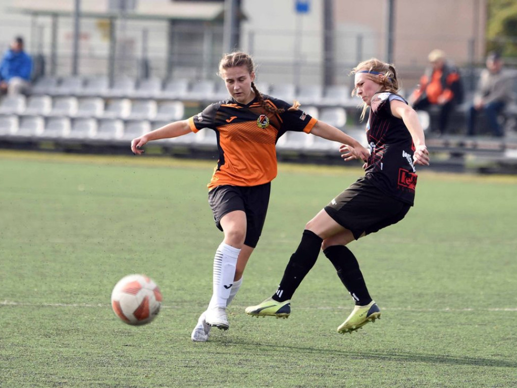 III liga piłkarska kobiet. Grupa IV. *KSZO 1929 Ostrowiec Świętokrzyski - Naprzód Sobolów 0:1