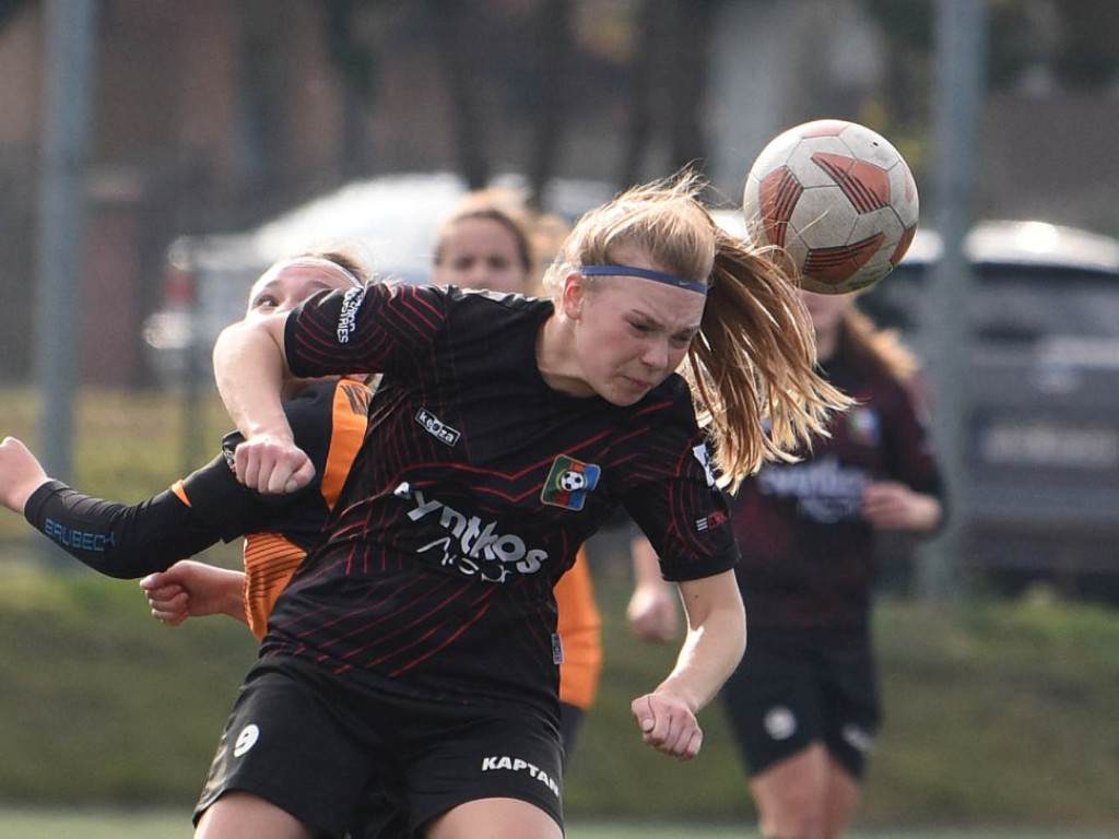 III liga piłkarska kobiet. Grupa IV. *KSZO 1929 Ostrowiec Świętokrzyski - Naprzód Sobolów 0:1