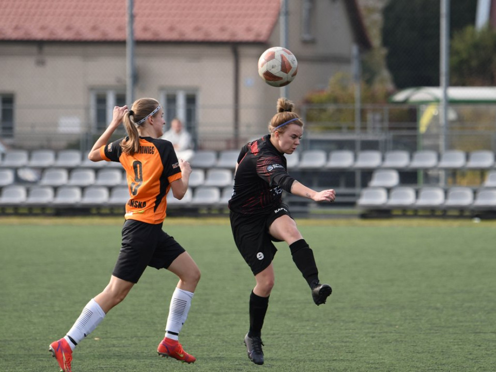 III liga piłkarska kobiet. Grupa IV. *KSZO 1929 Ostrowiec Świętokrzyski - Naprzód Sobolów 0:1