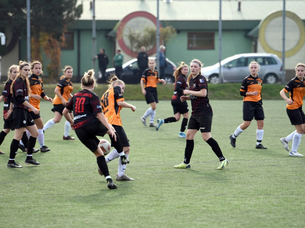 III liga piłkarska kobiet. Grupa IV. *KSZO 1929 Ostrowiec Świętokrzyski - Naprzód Sobolów 0:1