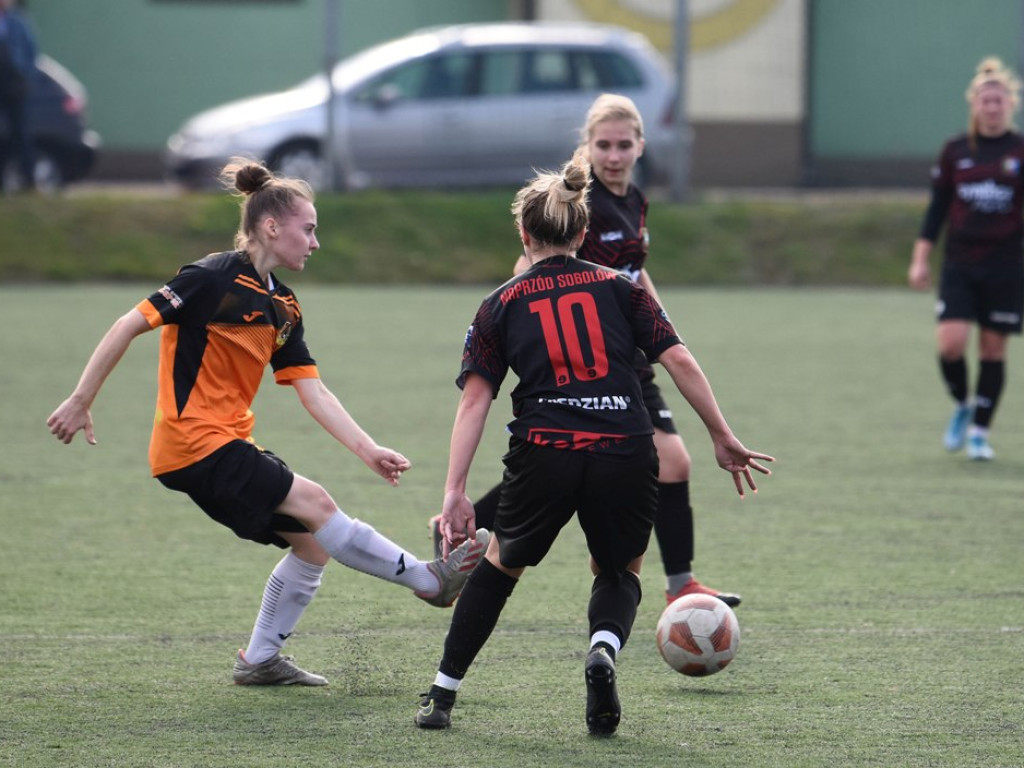 III liga piłkarska kobiet. Grupa IV. *KSZO 1929 Ostrowiec Świętokrzyski - Naprzód Sobolów 0:1
