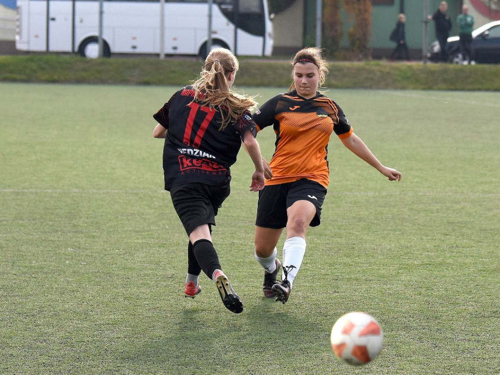 III liga piłkarska kobiet. Grupa IV. *KSZO 1929 Ostrowiec Świętokrzyski - Naprzód Sobolów 0:1