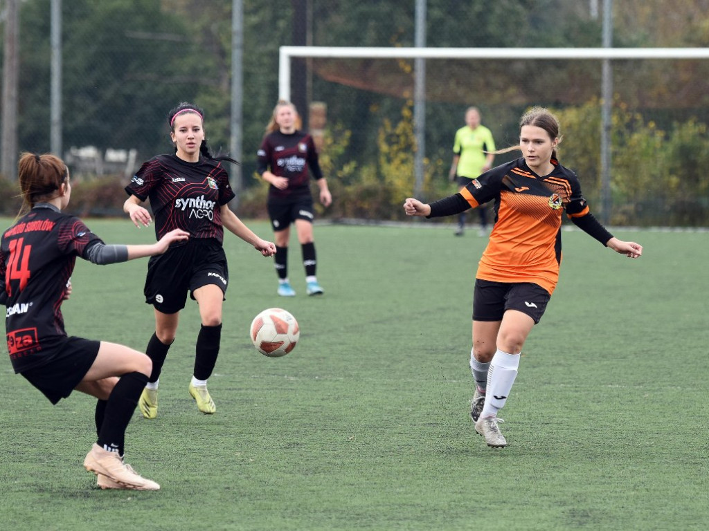 III liga piłkarska kobiet. Grupa IV. *KSZO 1929 Ostrowiec Świętokrzyski - Naprzód Sobolów 0:1