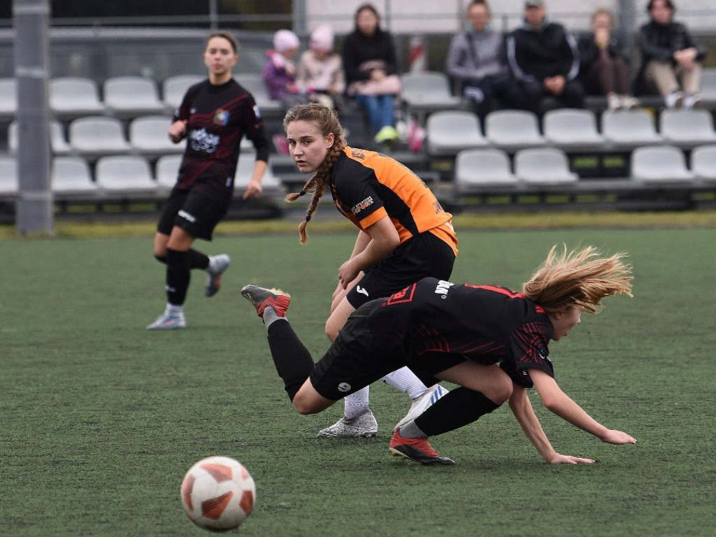 III liga piłkarska kobiet. Grupa IV. *KSZO 1929 Ostrowiec Świętokrzyski - Naprzód Sobolów 0:1