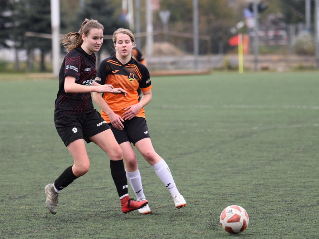 III liga piłkarska kobiet. Grupa IV. *KSZO 1929 Ostrowiec Świętokrzyski - Naprzód Sobolów 0:1