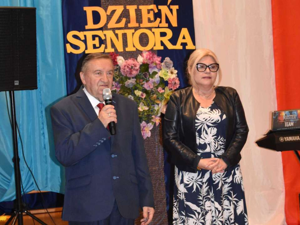 Seniorzy osiedla Piaski Henryków świętowali