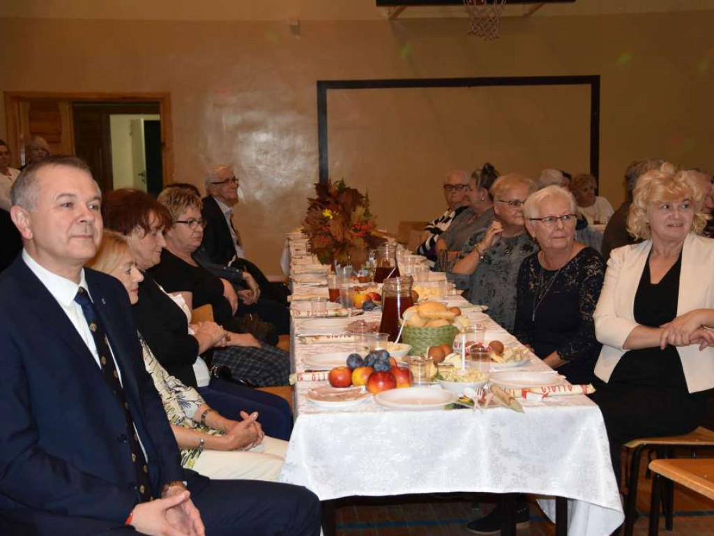 Seniorzy osiedla Piaski Henryków świętowali