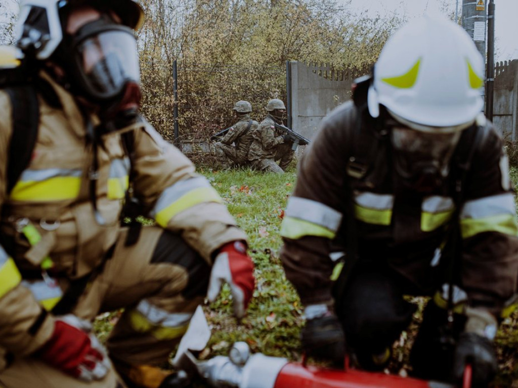 Terroryści zniszczyli stację przesyłu energii i ujęcia wody (zdjęcia)