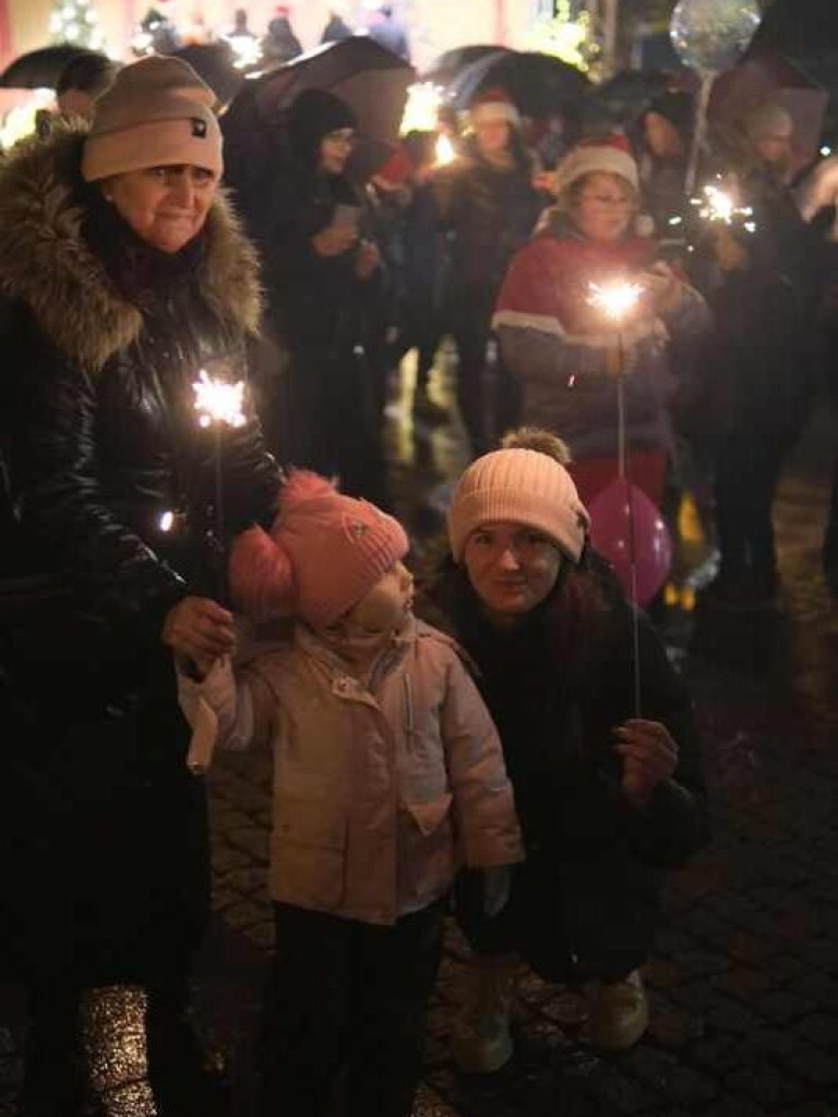 W Ostrowcu Świętokrzyskim mamy już świąteczny czas (zdjęcia, wideo)