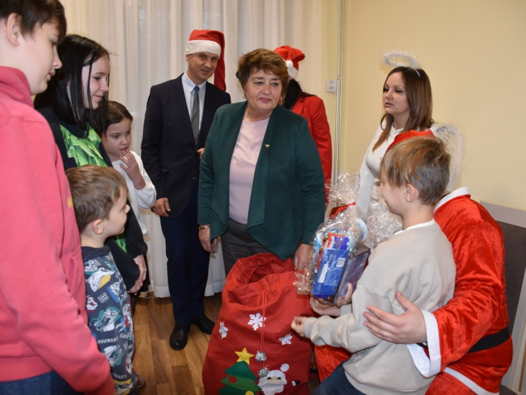 Św. Mikołaj  u dzieci w Denkowie i Małachowie (zdjęcia)