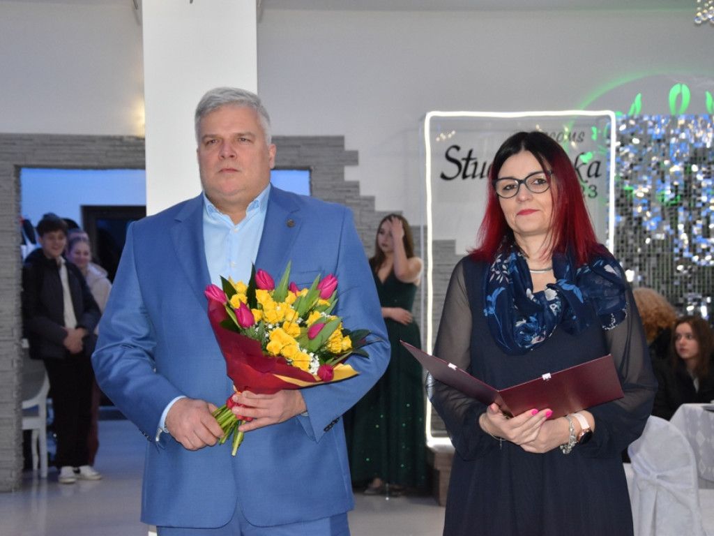 Bal studniówkowy maturzystów Zespołu Szkół Mistrzostwa Sportowego w Ostrowcu Świętokrzyskim