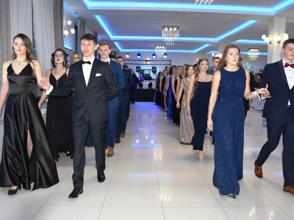 Bal studniówkowy maturzystów Zespołu Szkół Mistrzostwa Sportowego w Ostrowcu Świętokrzyskim