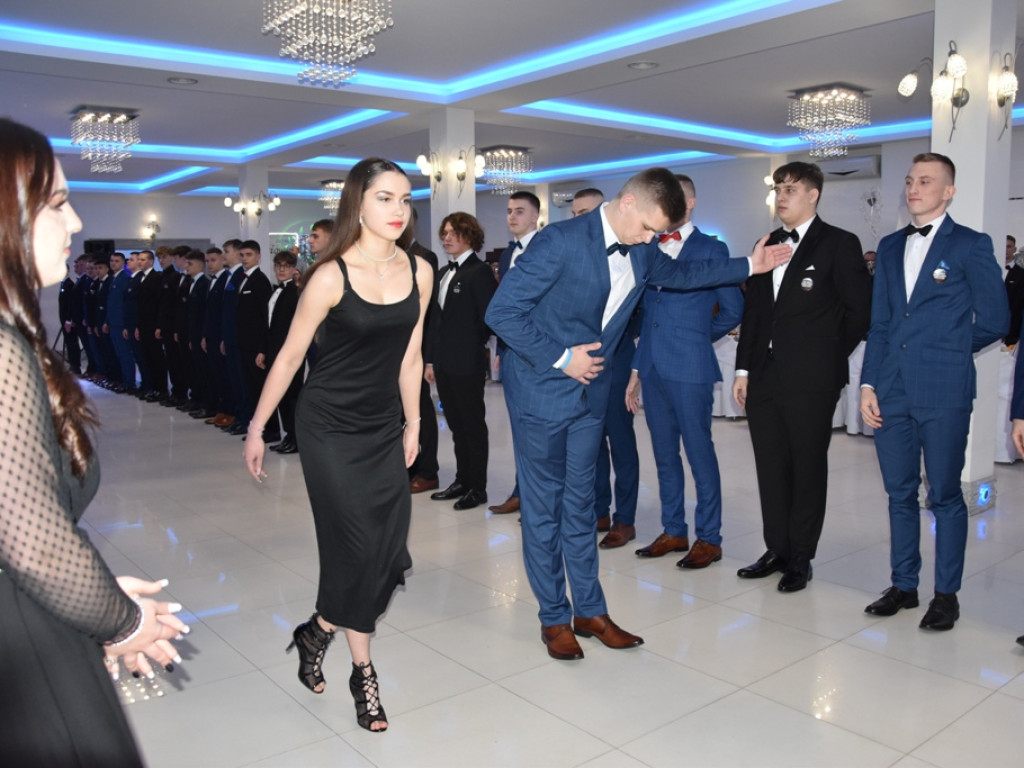 Bal studniówkowy maturzystów Zespołu Szkół Mistrzostwa Sportowego w Ostrowcu Świętokrzyskim