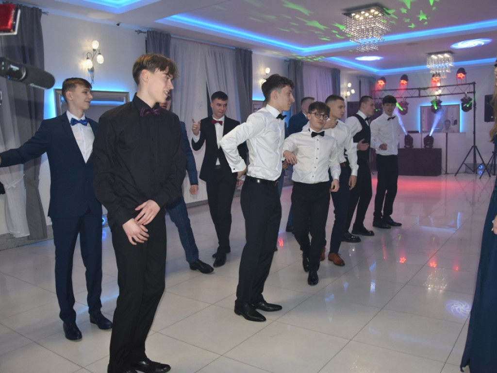 Bal studniówkowy maturzystów Zespołu Szkół Mistrzostwa Sportowego w Ostrowcu Świętokrzyskim