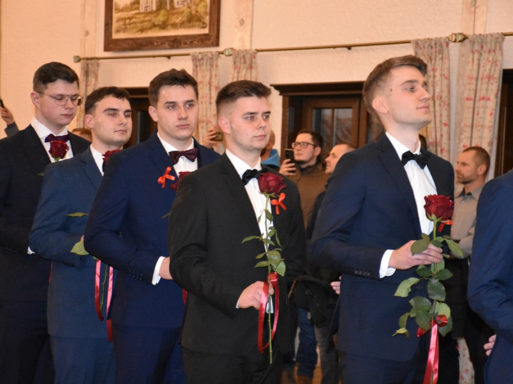 Bal studniówkowy maturzystów LO Nr I imienia Stanisława Staszica w Ostrowcu Świętokrzyskim