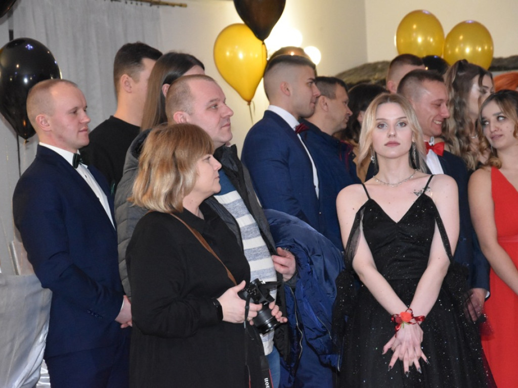 Bal studniówkowy maturzystów Zespołu nr 2 w Ostrowcu Świętokrzyskim