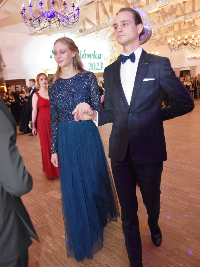Bal studniówkowy maturzystów Liceum Ogólnokształcącego nr II imienia Joachima Chreptowicza w Ostrowcu Świętokrzyskim