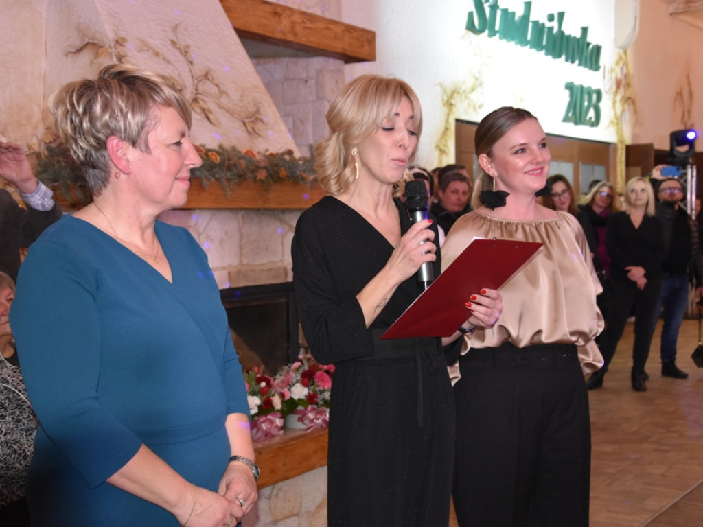 Bal studniówkowy maturzystów Liceum Ogólnokształcącego nr II imienia Joachima Chreptowicza w Ostrowcu Świętokrzyskim