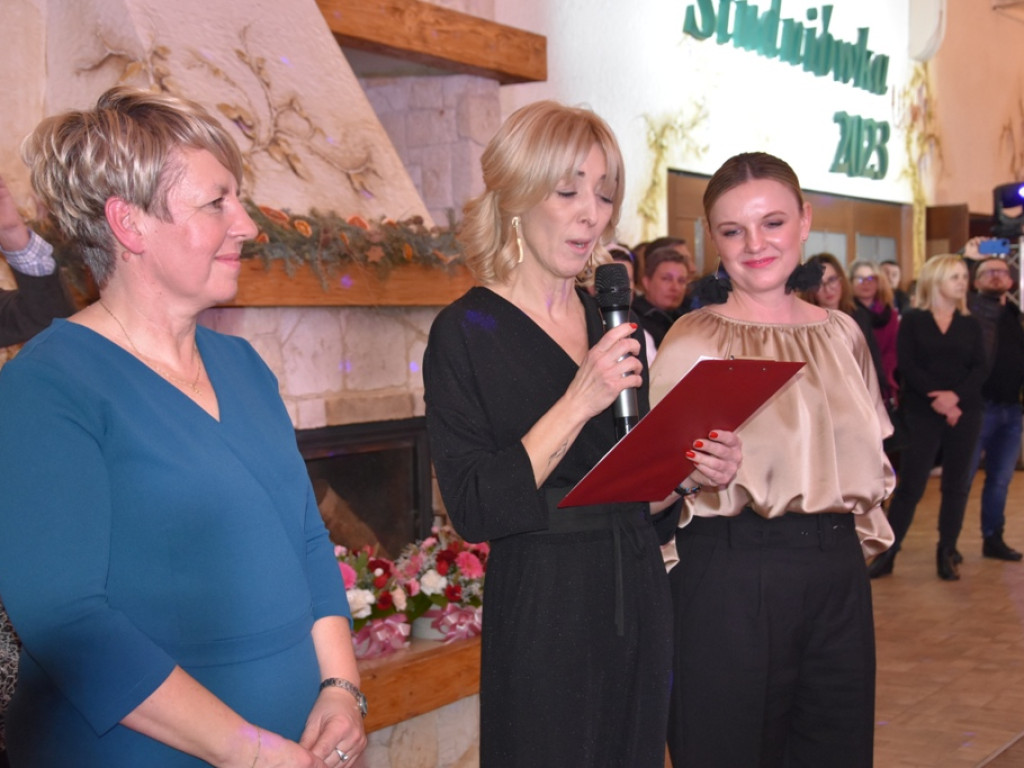 Bal studniówkowy maturzystów Liceum Ogólnokształcącego nr II imienia Joachima Chreptowicza w Ostrowcu Świętokrzyskim