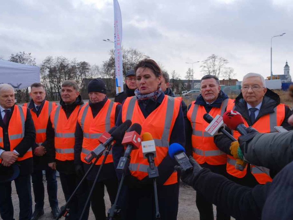 Wbito łopaty pod najważniejsze drogowe zadanie Ostrowca Świętokrzyskiego (zdjęcia)