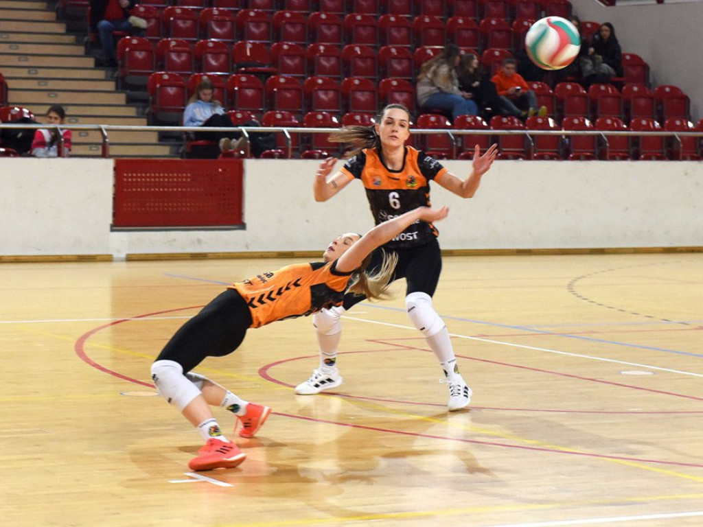 II liga siatkówki kobiet. Grupa IV. *KSZO SMS Ostrowiec Świętokrzyski - Wisła Kraków 3:0