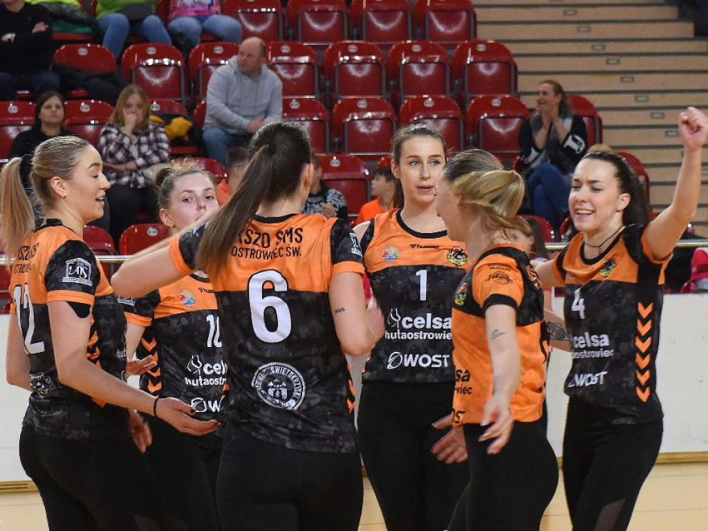 II liga siatkówki kobiet. Grupa IV. *KSZO SMS Ostrowiec Świętokrzyski - Wisła Kraków 3:0