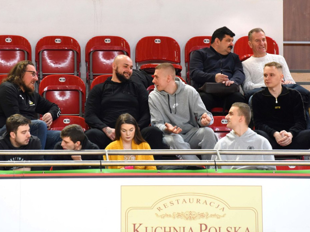 II liga siatkówki kobiet. Grupa IV. *KSZO SMS Ostrowiec Świętokrzyski - Wisła Kraków 3:0