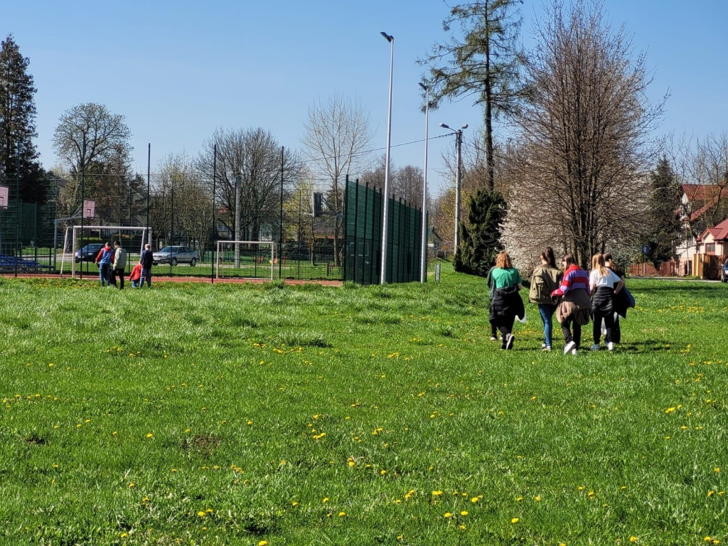 Uczniowie w Waśniowie sprzątali dla Polski