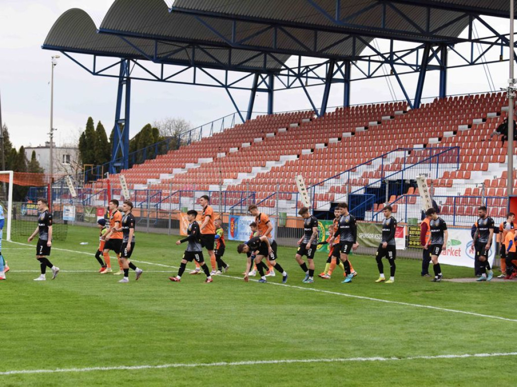 1/4 Pucharu Polski na szczeblu Świętokrzyskiego Związku Piłki Nożnej. *KSZO 1929 Ostrowiec Świętokrzyski - Korona II Kielce k. 3:2 0:0 (0:0).