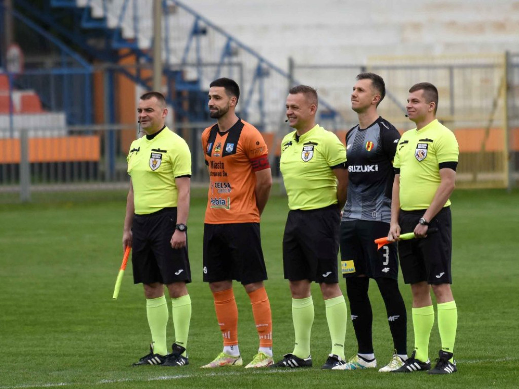 1/4 Pucharu Polski na szczeblu Świętokrzyskiego Związku Piłki Nożnej. *KSZO 1929 Ostrowiec Świętokrzyski - Korona II Kielce k. 3:2 0:0 (0:0).