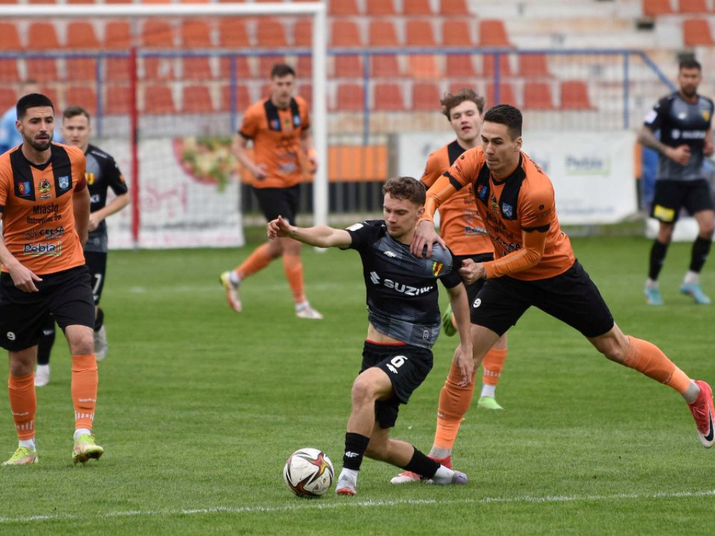 1/4 Pucharu Polski na szczeblu Świętokrzyskiego Związku Piłki Nożnej. *KSZO 1929 Ostrowiec Świętokrzyski - Korona II Kielce k. 3:2 0:0 (0:0).