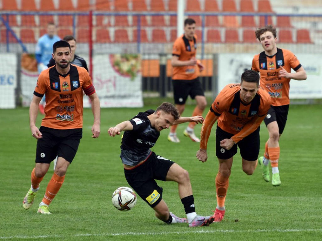 1/4 Pucharu Polski na szczeblu Świętokrzyskiego Związku Piłki Nożnej. *KSZO 1929 Ostrowiec Świętokrzyski - Korona II Kielce k. 3:2 0:0 (0:0).