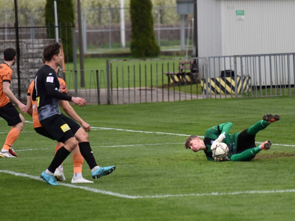 1/4 Pucharu Polski na szczeblu Świętokrzyskiego Związku Piłki Nożnej. *KSZO 1929 Ostrowiec Świętokrzyski - Korona II Kielce k. 3:2 0:0 (0:0).